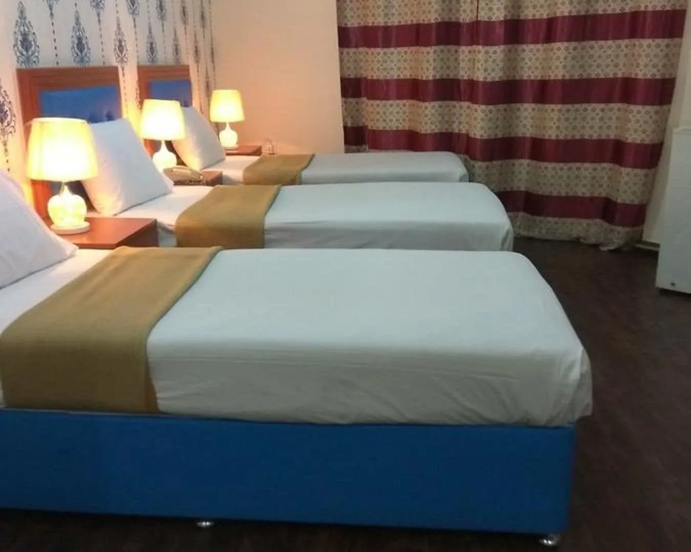 New Avon Hotel Ντουμπάι